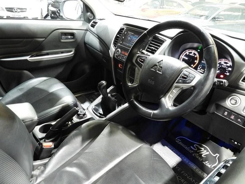 Used Mitsubishi L200 2020 White Pickup