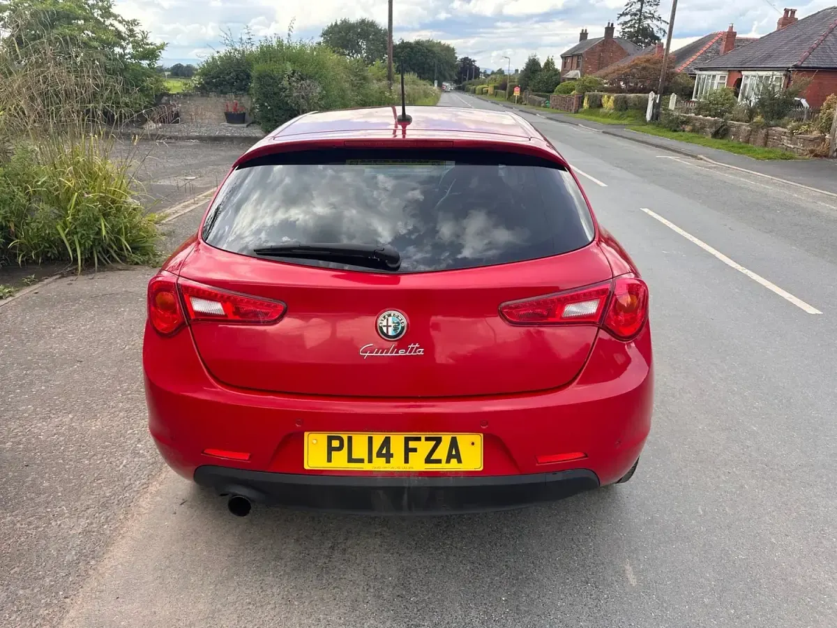 Used Alfa Romeo Giulietta Exclusive 170 HP (125 kW) 2014 Red Hatchback