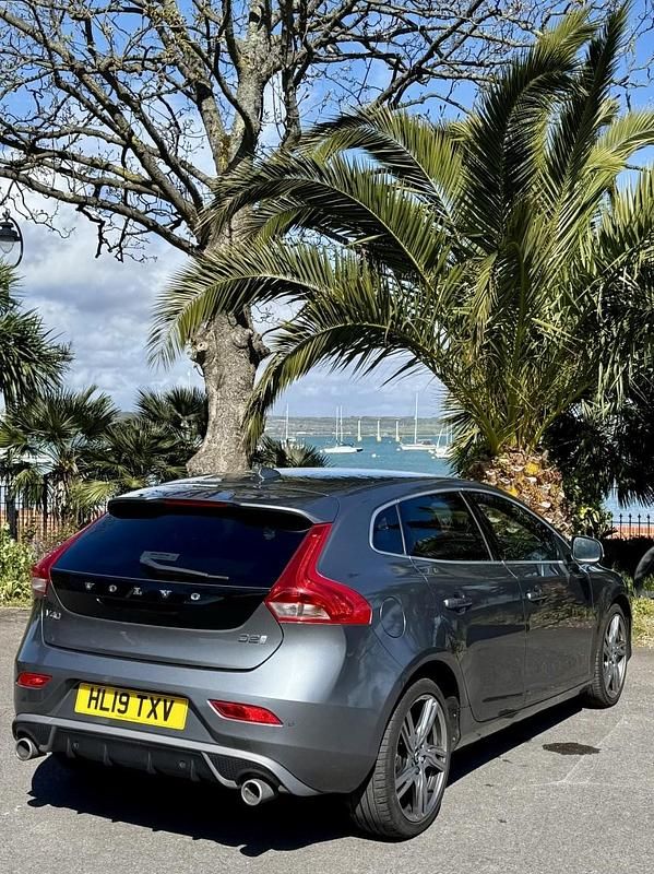 Used Volvo V40 R-Design Pro 120 HP (88 kW) 2019 Grey Hatchback