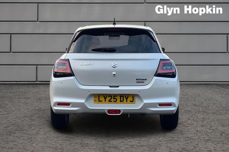 Used Suzuki Swift 82 HP (60 kW) 2025 White Hatchback