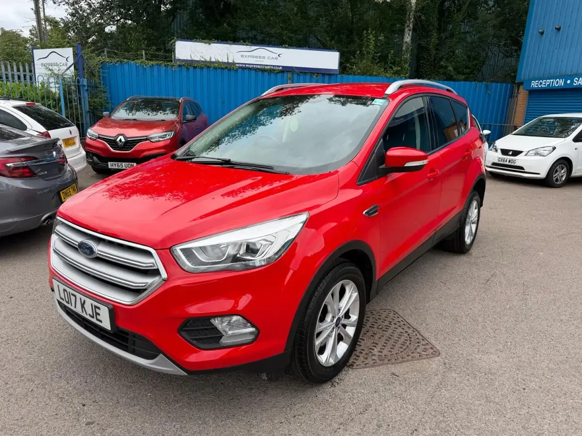 Used Ford Kuga Titanium 120 HP (88 kW) 2017 Red SUV