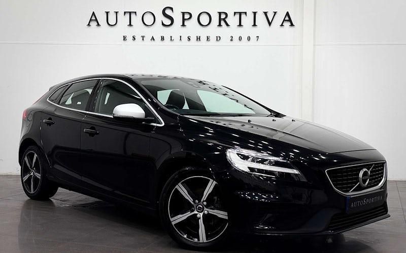 Used Volvo V40 R-Design 120 HP (88 kW) 2018 Black Hatchback