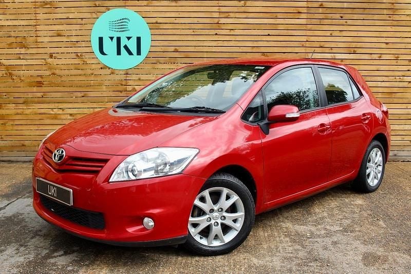 Used Toyota Auris 2012 Red Hatchback