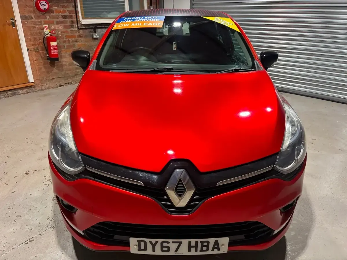 Used Renault Clio Dynamique 75 HP (55 kW) 2017 Red Hatchback