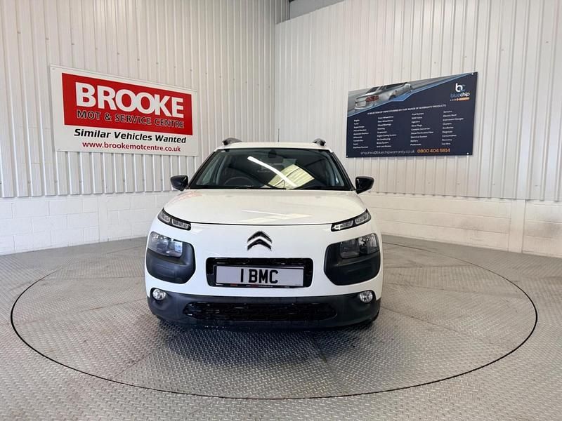 Used Citroën C4 Cactus Flair 82 HP (60 kW) 2016 White Hatchback
