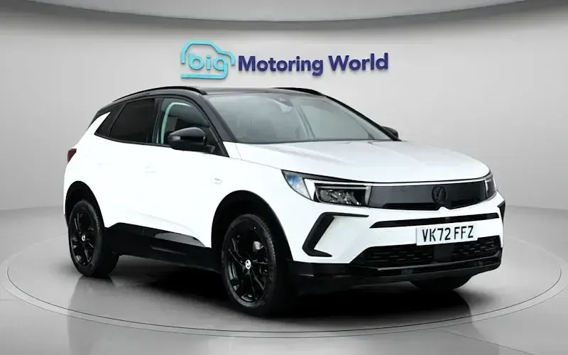 Used Vauxhall Grandland X GS Line 131 HP (96 kW) 2022 White SUV