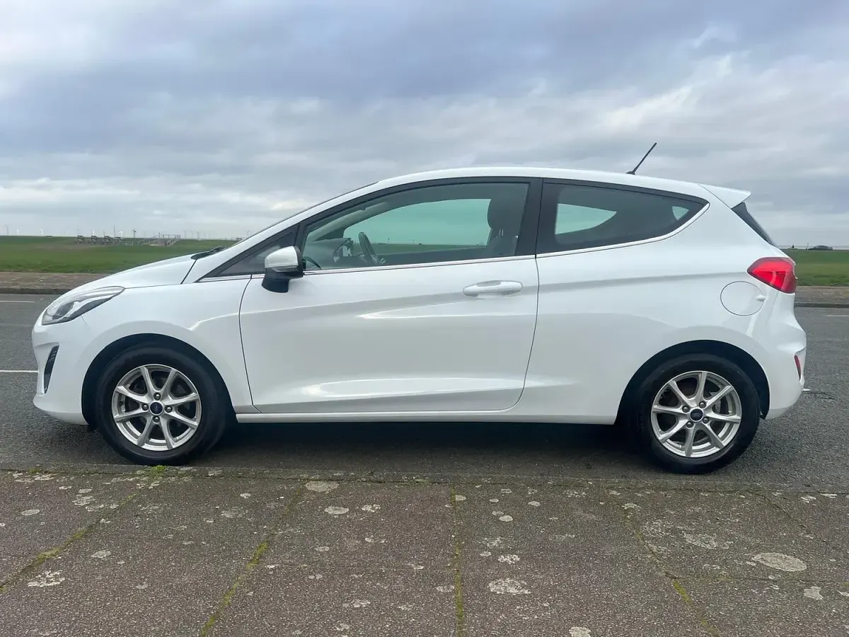 Used Ford Fiesta Zetec 2017 White Hatchback