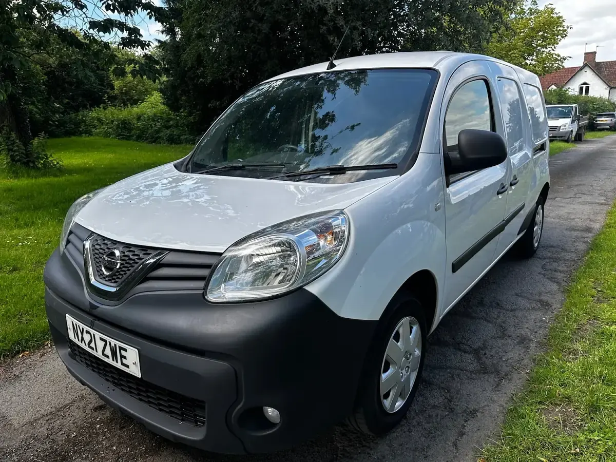 Used Nissan NV250 Acenta 95 HP (69 kW) 2021 White Van