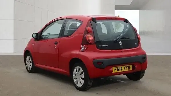 Used Peugeot 107 Access 68 HP (50 kW) 2014 Red Hatchback