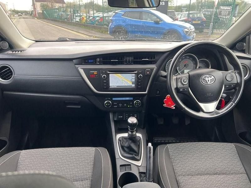 Used Toyota Auris Plus 132 HP (97 kW) 2015 Blue Hatchback