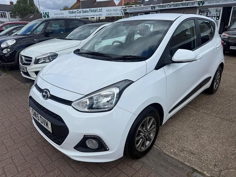 Used Hyundai i10 Premium 67 HP (49 kW) 2015 White Hatchback