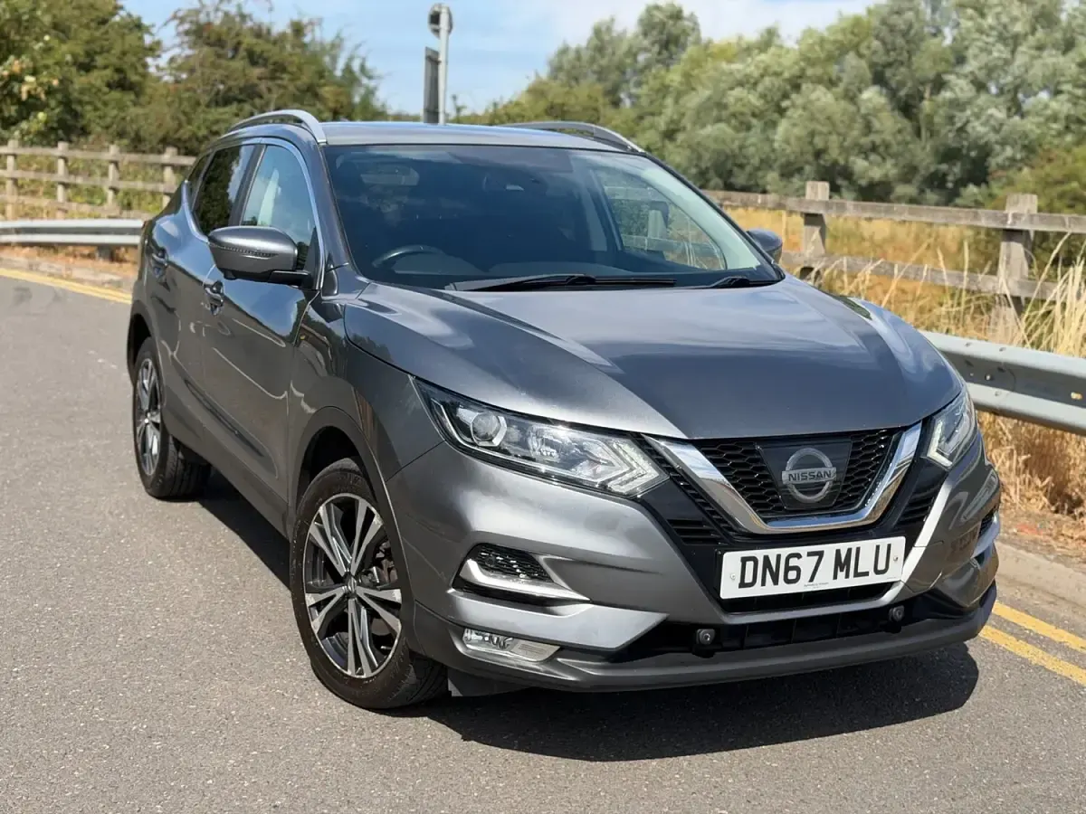 Used Nissan Qashqai N-Connecta 110 HP (80 kW) 2017 Grey SUV