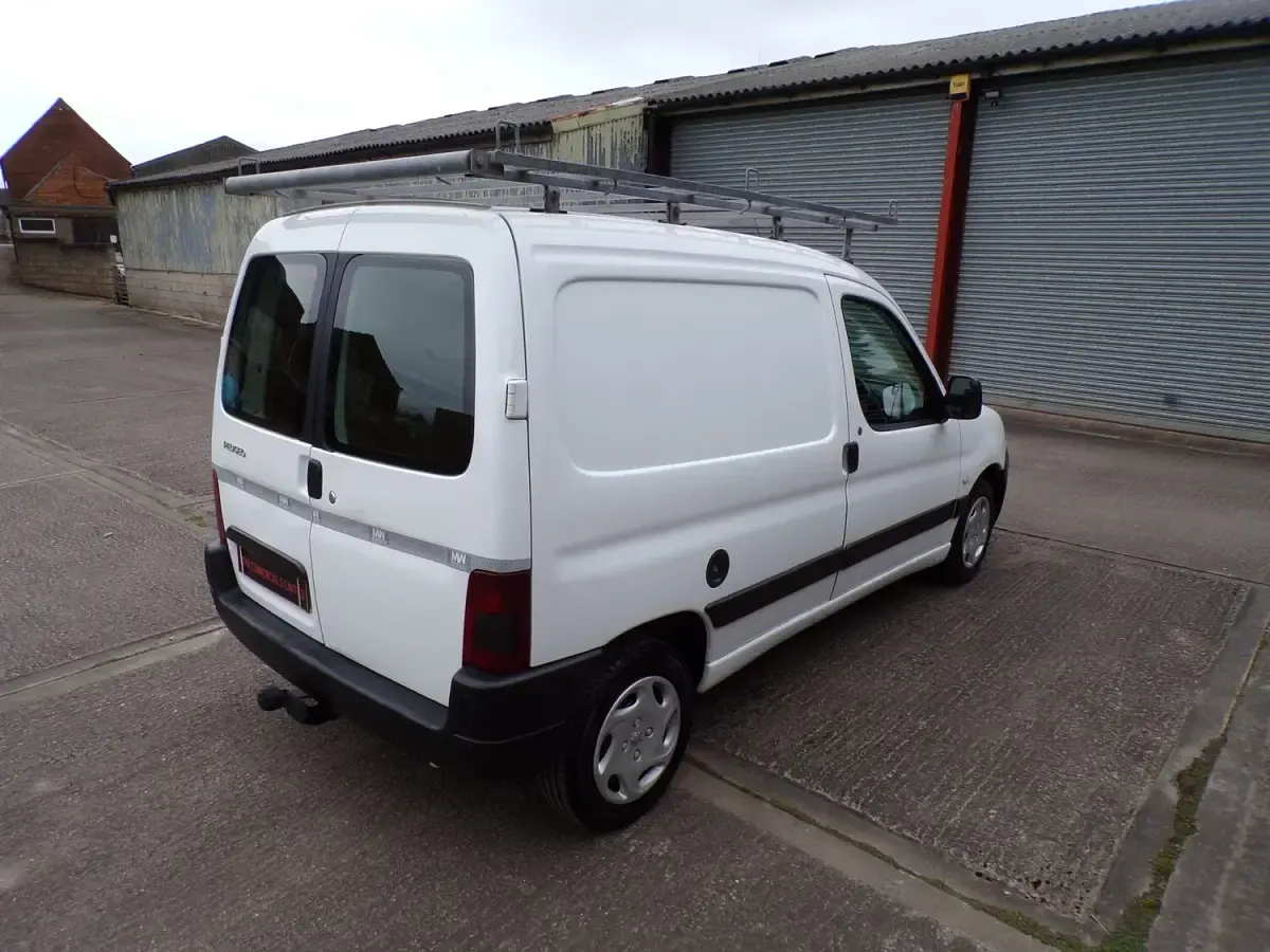 Used Peugeot Partner 69 HP (50 kW) 2006 White MPV