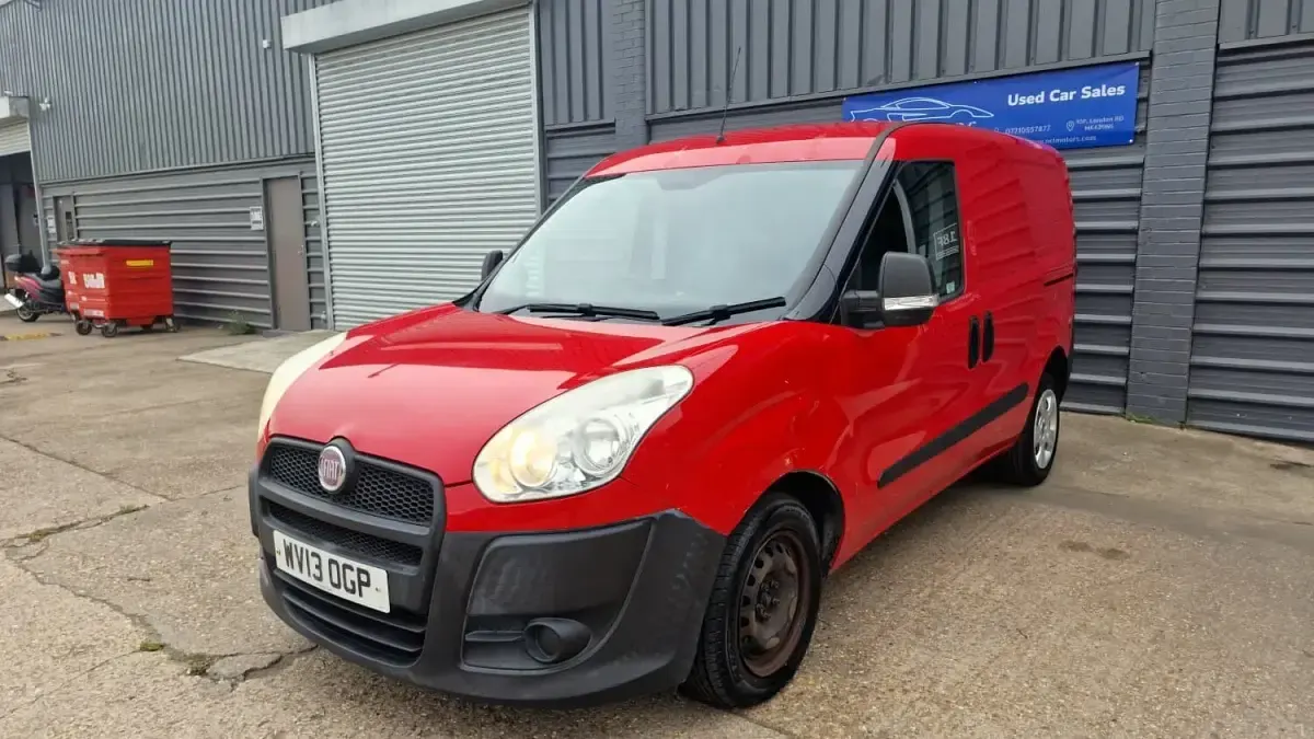Used Fiat Doblò 90 HP (66 kW) 2013 Red MPV