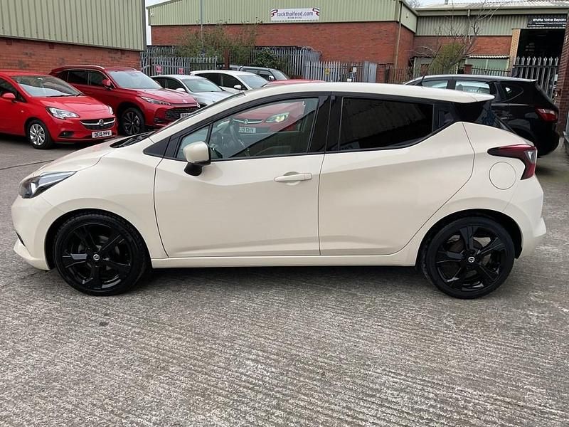 Used Nissan Micra N-Connecta 90 HP (66 kW) 2017 White Hatchback