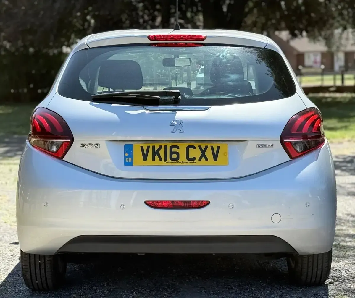 Used Peugeot 208 Active 68 HP (50 kW) 2016 Silver Hatchback