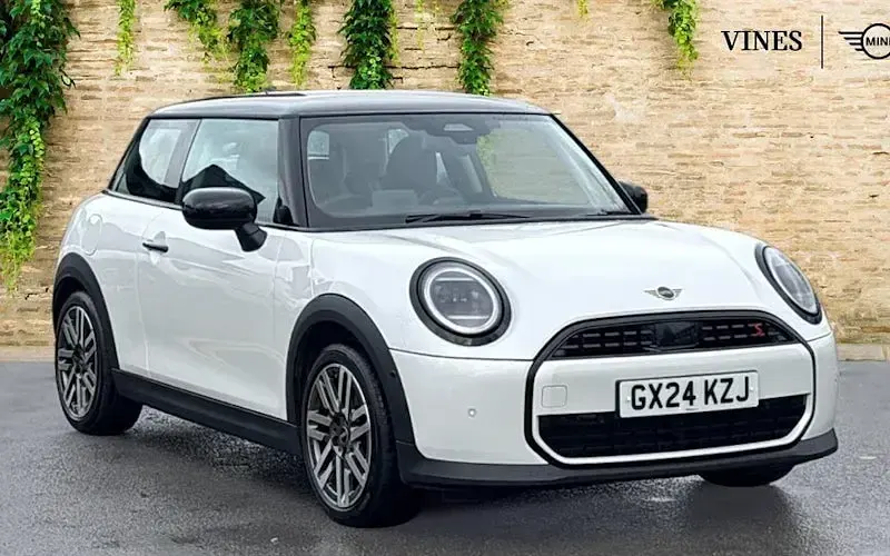 Used Mini Cooper Classic 204 HP (150 kW) 2024 Hatchback