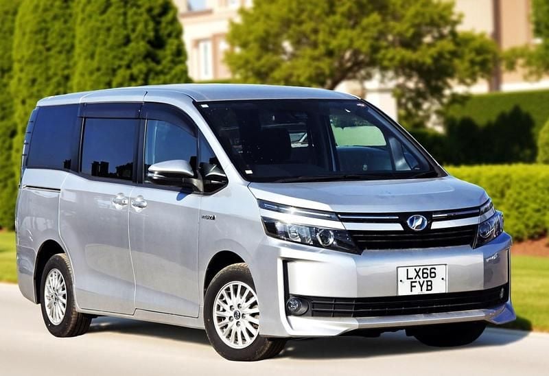 Used Toyota Voxy Play 2016 Silver MPV