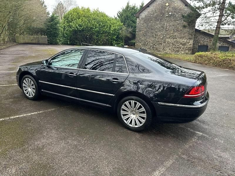 Used VW Phaeton 240 HP (176 kW) 2013 Black Sedan
