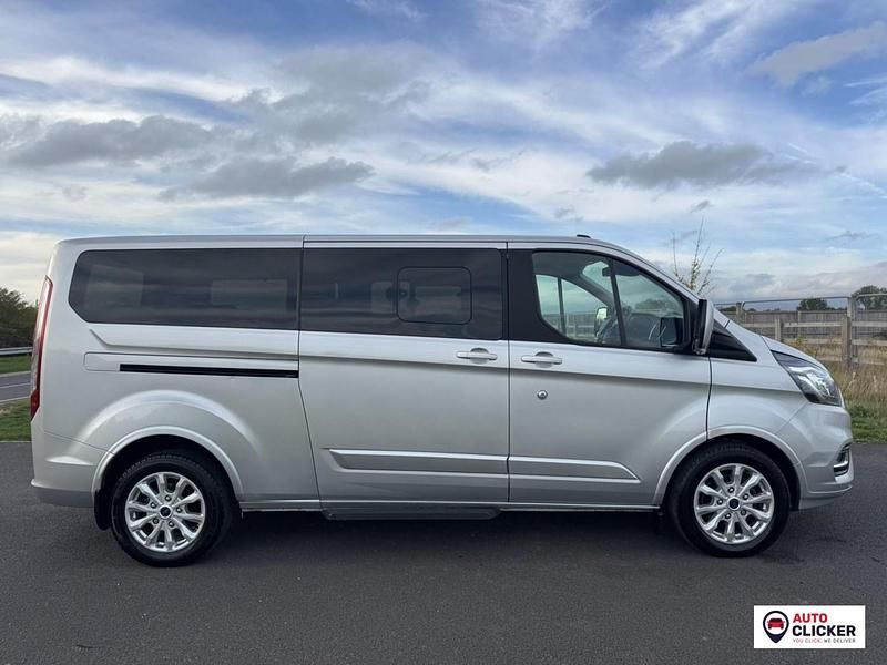 Used Ford Tourneo Custom Titanium 130 HP (95 kW) 2022 Silver Van