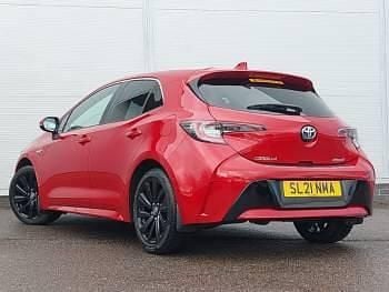 Used Toyota Corolla Design 122 HP (89 kW) 2021 Red Hatchback
