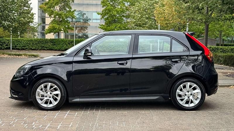 Usado MG MG3 106 HP (77 kW) 2016 Preto Citadino