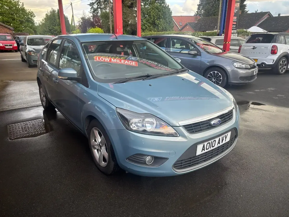Begagnad Ford Focus Zetec 110 HK (80 kW) 2010 Blå Halvkombi