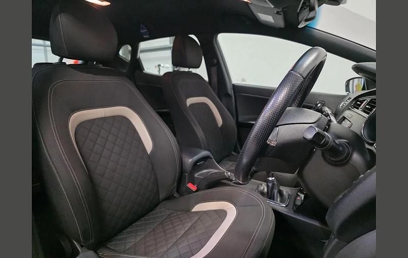 Used Kia Ceed GT-Line 118 HP (86 kW) 2016 White Hatchback