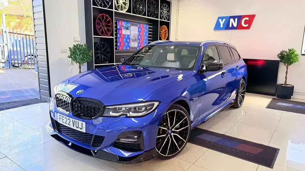 Begagnad BMW 330e M Sport 288 HK (211 kW) 2022 Blå Kombi