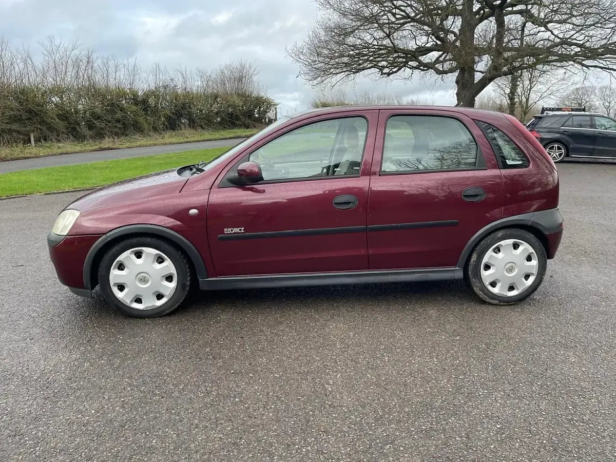 Used Vauxhall Corsa Elegance 79 HP (58 kW) 2003 Red Hatchback