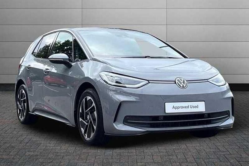 Moonstone grey with solid black roof Used 2025 VW ID.3 Pro Hatchback | £25,895 - Image 1/4
