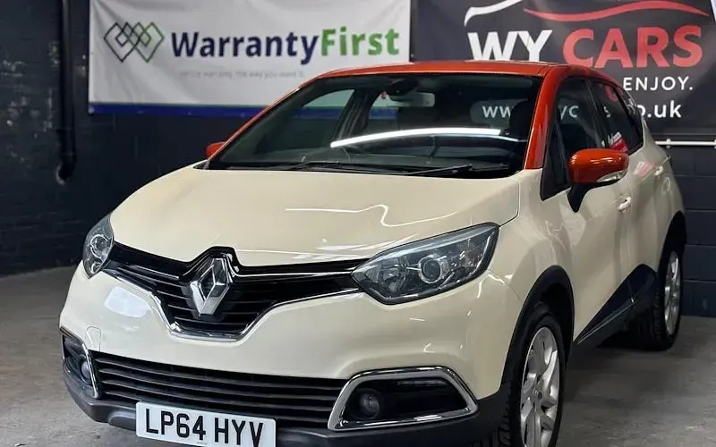 Used Renault Captur Dynamique 90 HP (66 kW) 2015 Cream/orange SUV