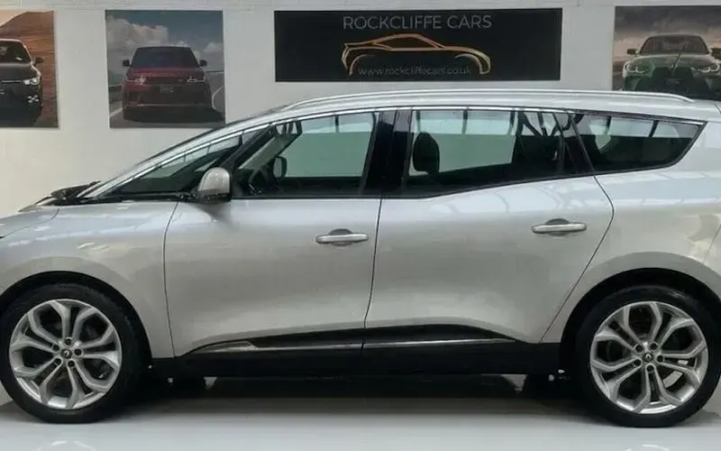 Begagnad Renault Scenic E-Tech Iconic 140 HK (102 kW) 2020 Minibuss