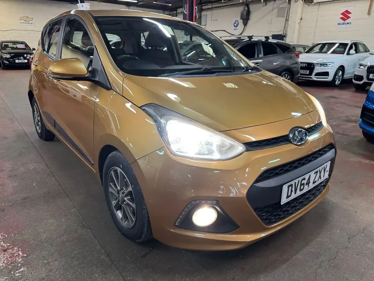 Used Hyundai i10 Premium 87 HP (63 kW) 2014 Orange Hatchback