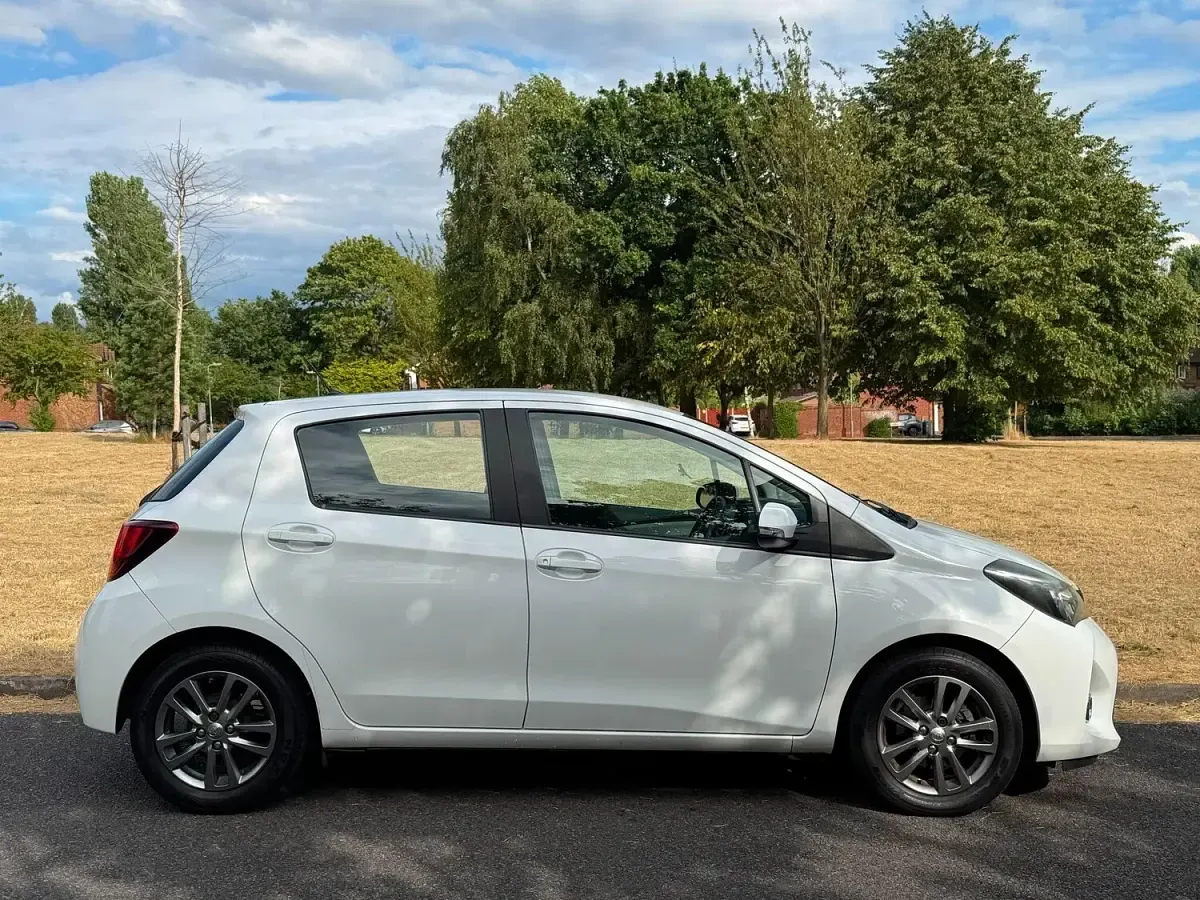 Used Toyota Yaris 2015 White Hatchback