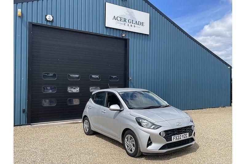 Used Hyundai i10 SE 67 HP (49 kW) 2022 Silver Hatchback