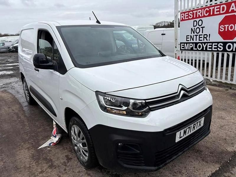 Used Citroën Berlingo 100 HP (73 kW) 2022 White MPV