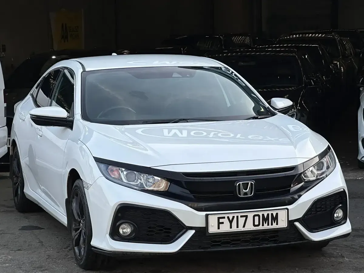 Begagnad Honda Civic SR 129 HK (94 kW) 2017 Vit Halvkombi