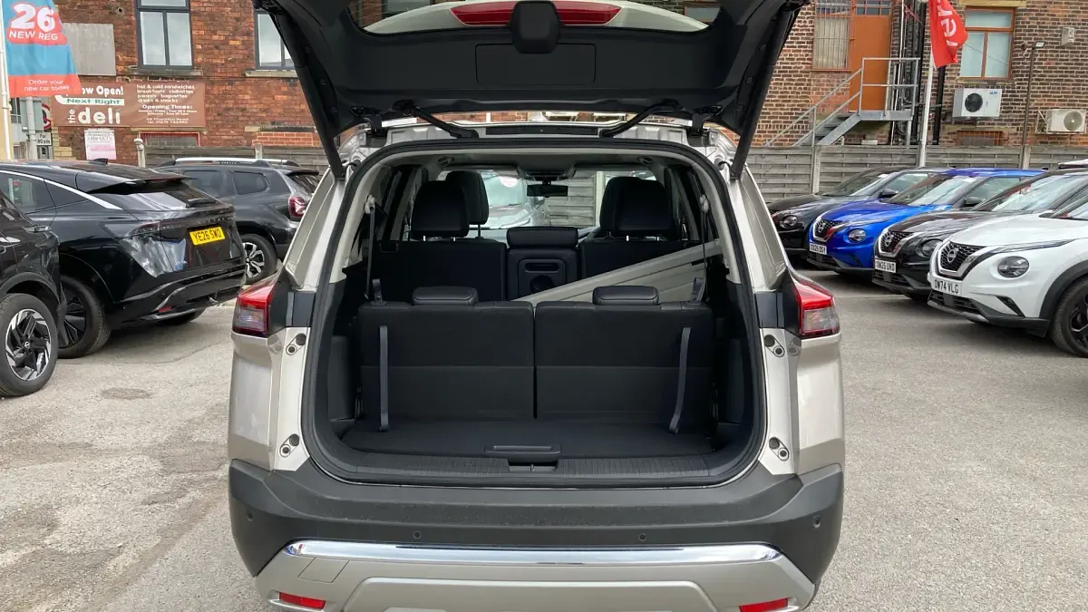 New Nissan X-Trail Tekna 163 HP (119 kW) 2026 Silver SUV