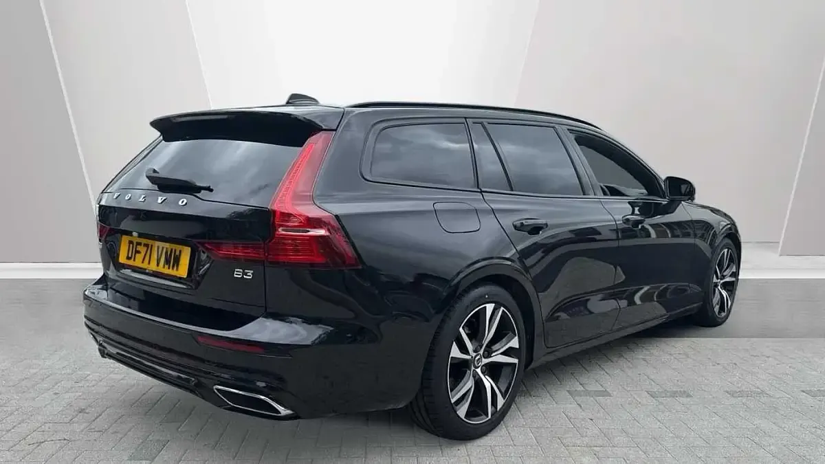 Second-hand Volvo V60 R-Design 163 CP (119 kW) 2022 Negru Break