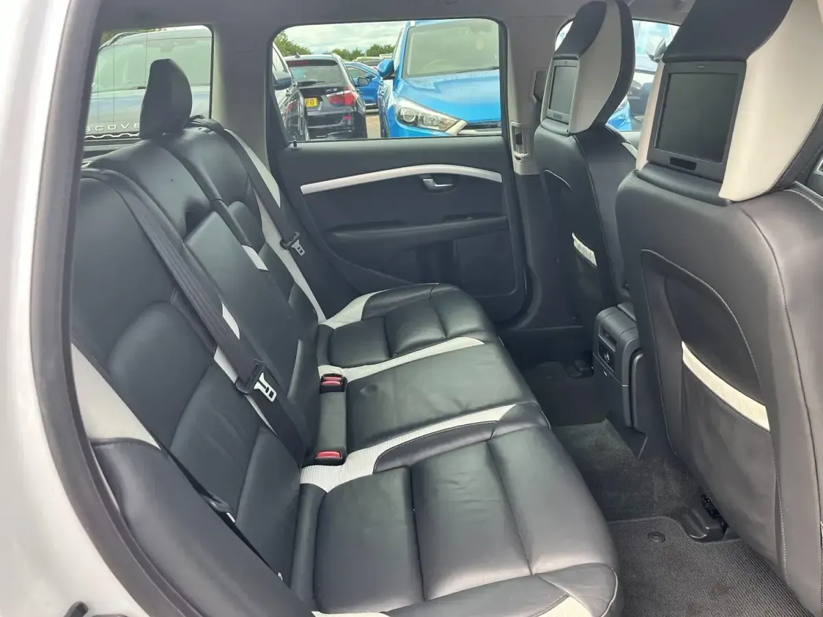 Used Volvo V70 R-Design 2010 White Estate