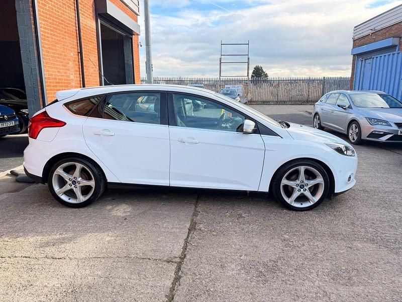 Used Ford Focus Titanium 115 HP (84 kW) 2013 White Hatchback
