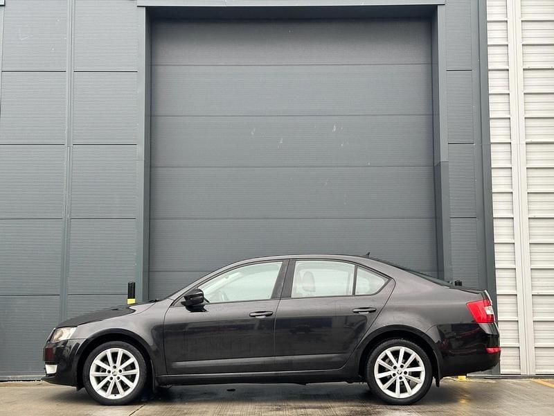 Used Skoda Octavia Elegance 140 HP (102 kW) 2013 Black Hatchback