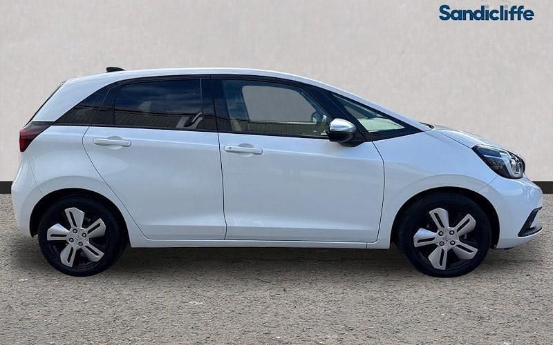 Used Honda Jazz Hybrid 109 HP (80 kW) 2022 White Hatchback