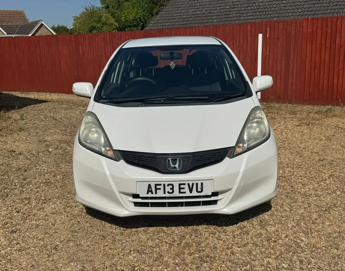 Used Honda Jazz ES 99 HP (72 kW) 2013 White Hatchback
