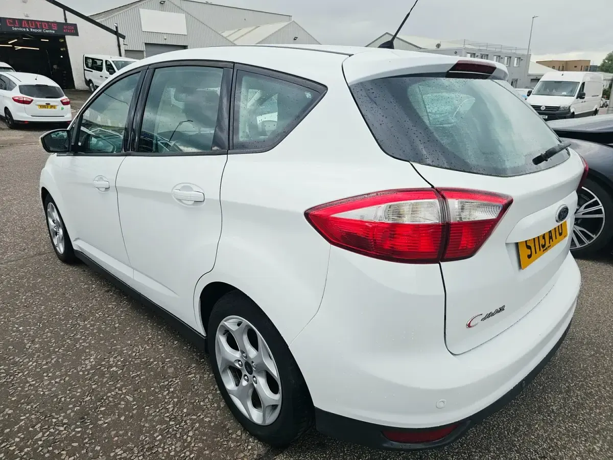 Used Ford C-MAX Zetec 105 HP (77 kW) 2013 White MPV