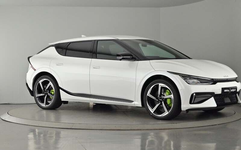 White Used 2024 Kia EV6 4 SUV | £41,950 (Expensive) - Image 1/4