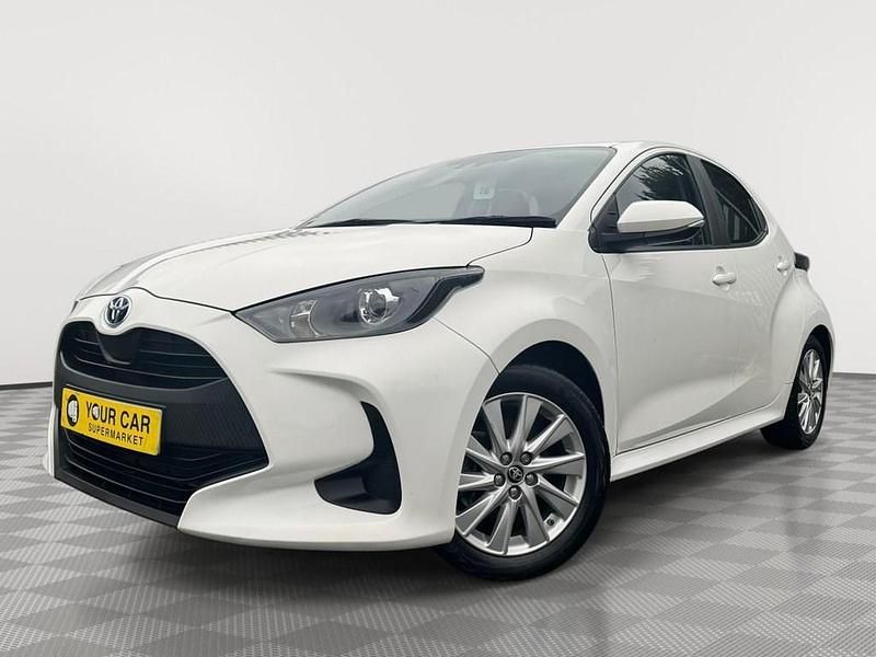 Used Toyota Yaris Hybrid 116 HP (85 kW) 2022 White Hatchback