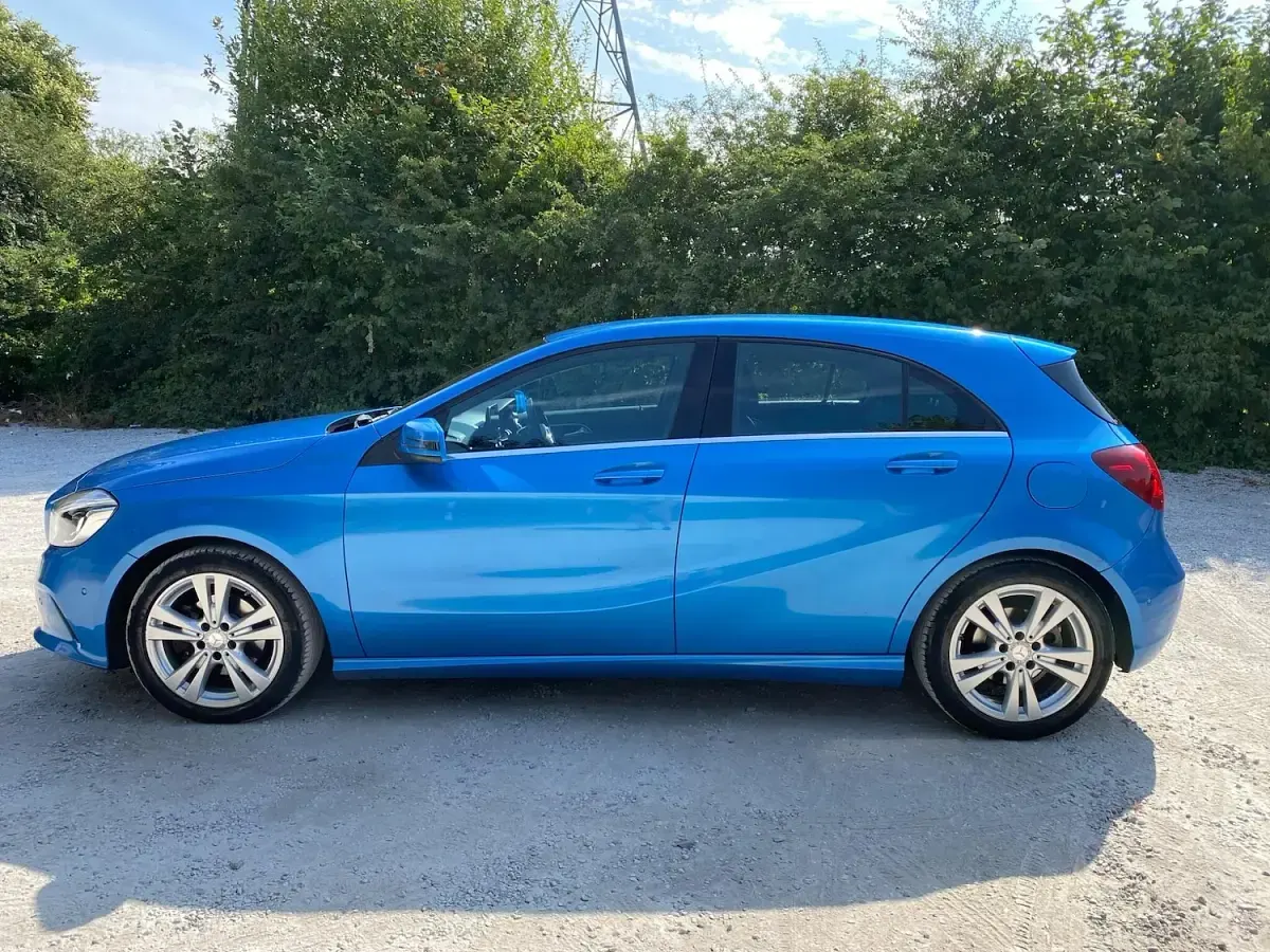 Used Mercedes A180 Premium 122 HP (89 kW) 2015 Blue Hatchback
