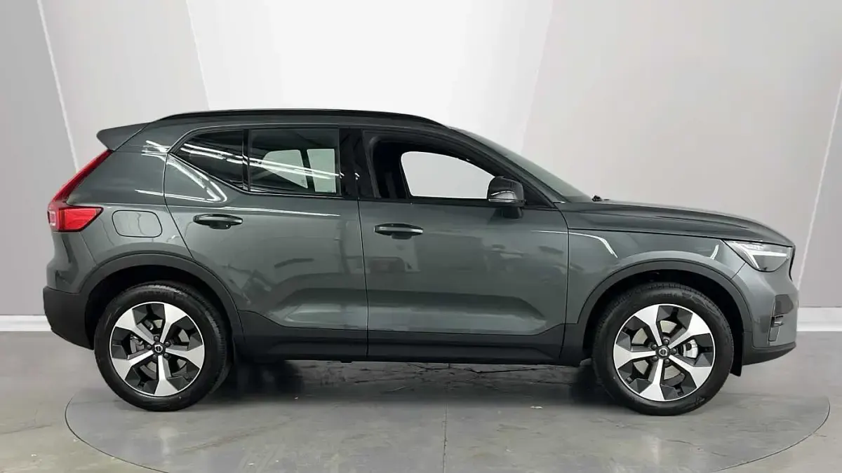 New Volvo XC40 Plus 161 HP (118 kW) 2026 White SUV